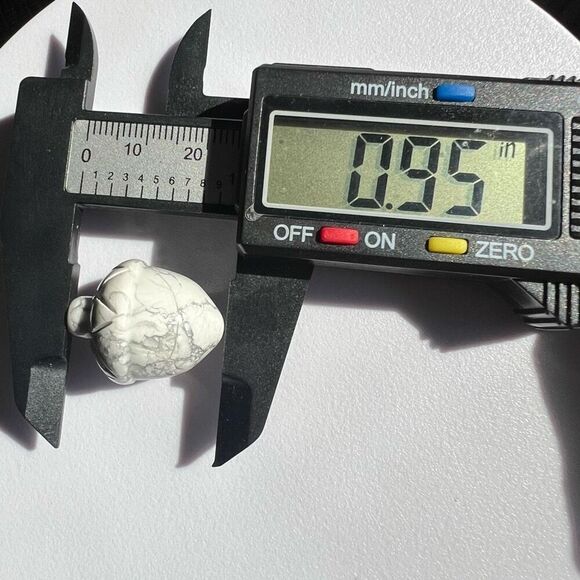 Howlite Crystal Acorn Carving‎ - Picture 9 of 12